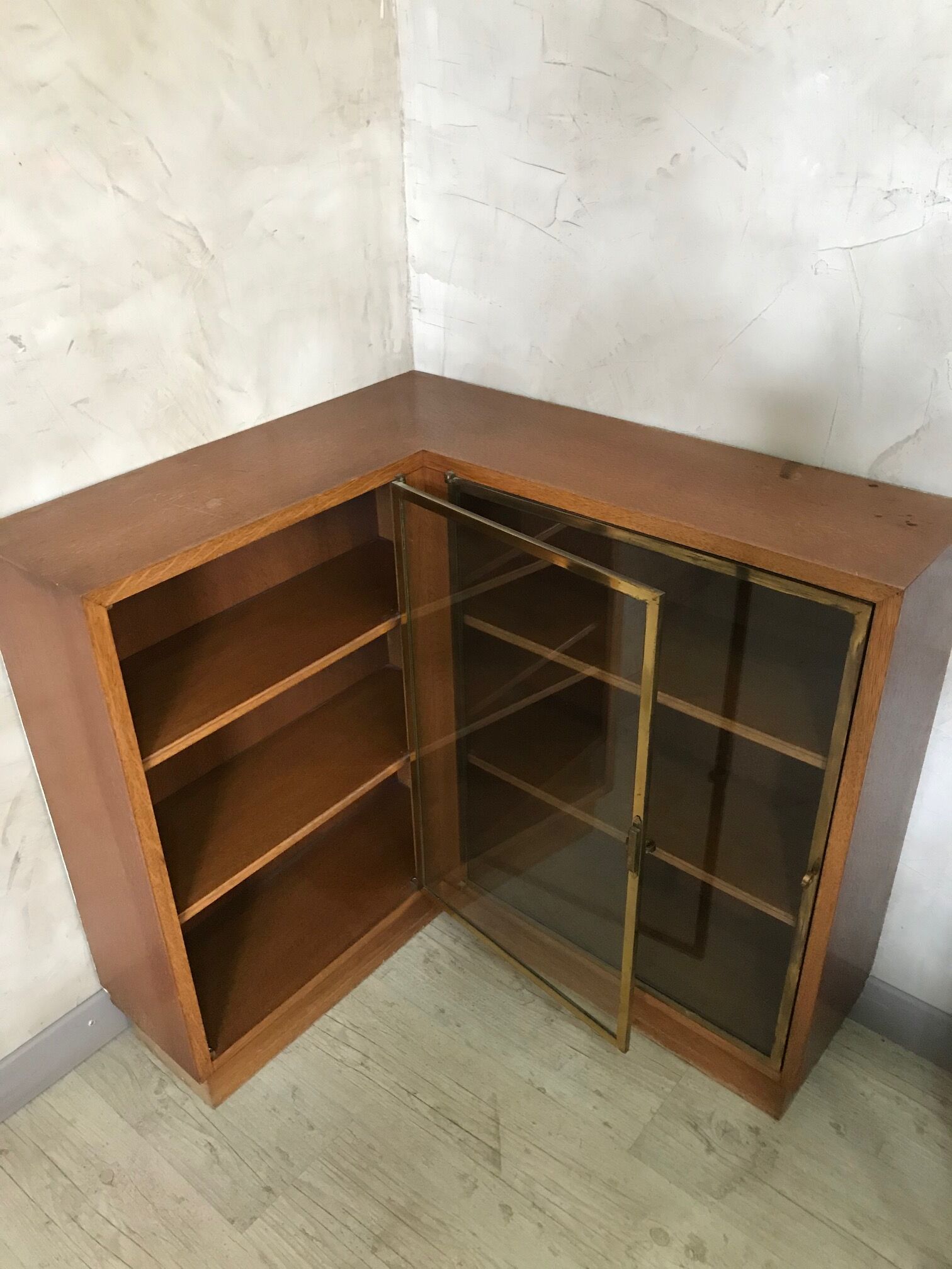 Furniture corner showcase