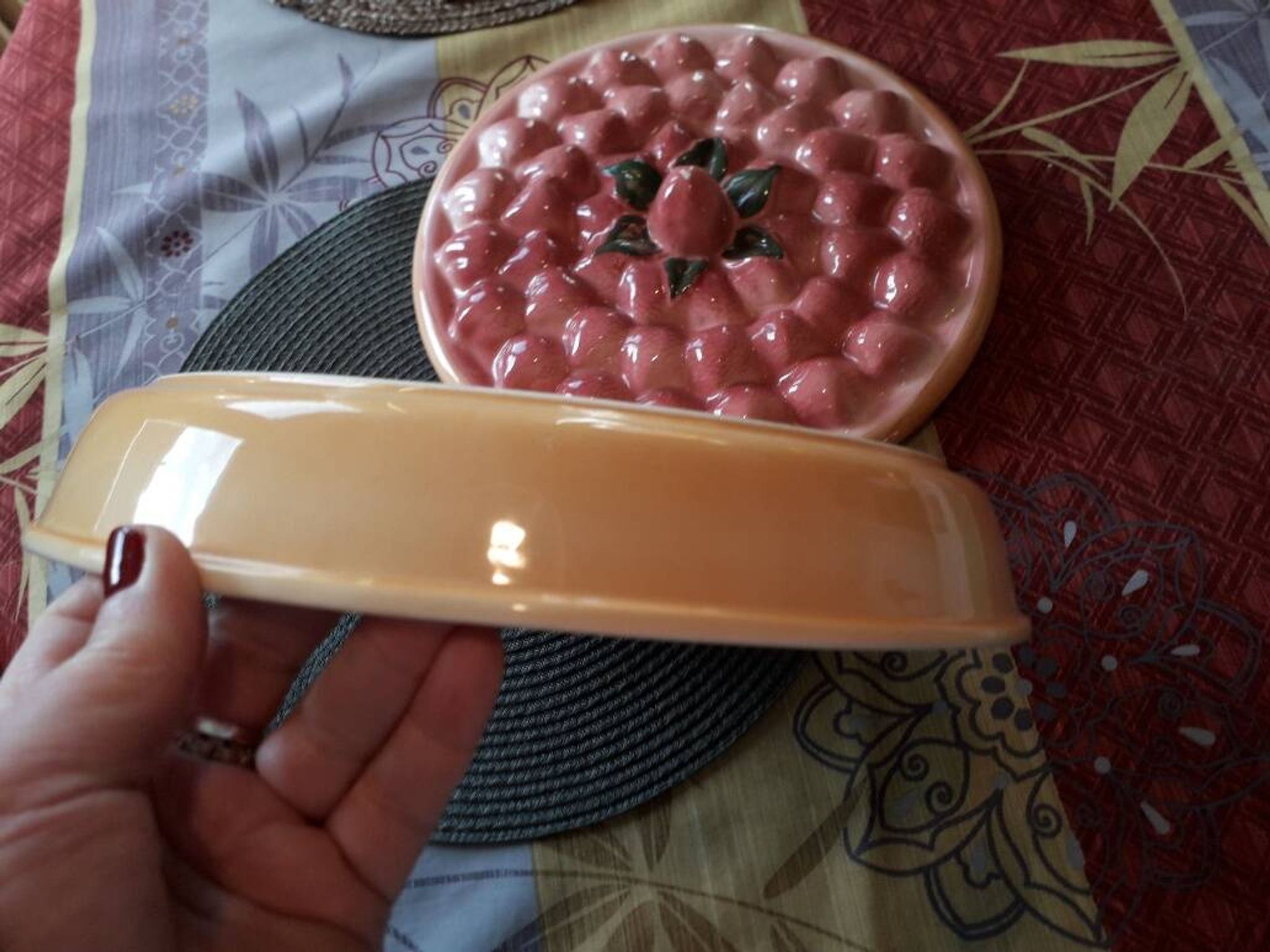 Vintage dessert plate in glazed ceramic with strawberry design, 1950s-1970s.