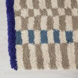 Handmade pure wool rug, size 200 x 300 cm.
