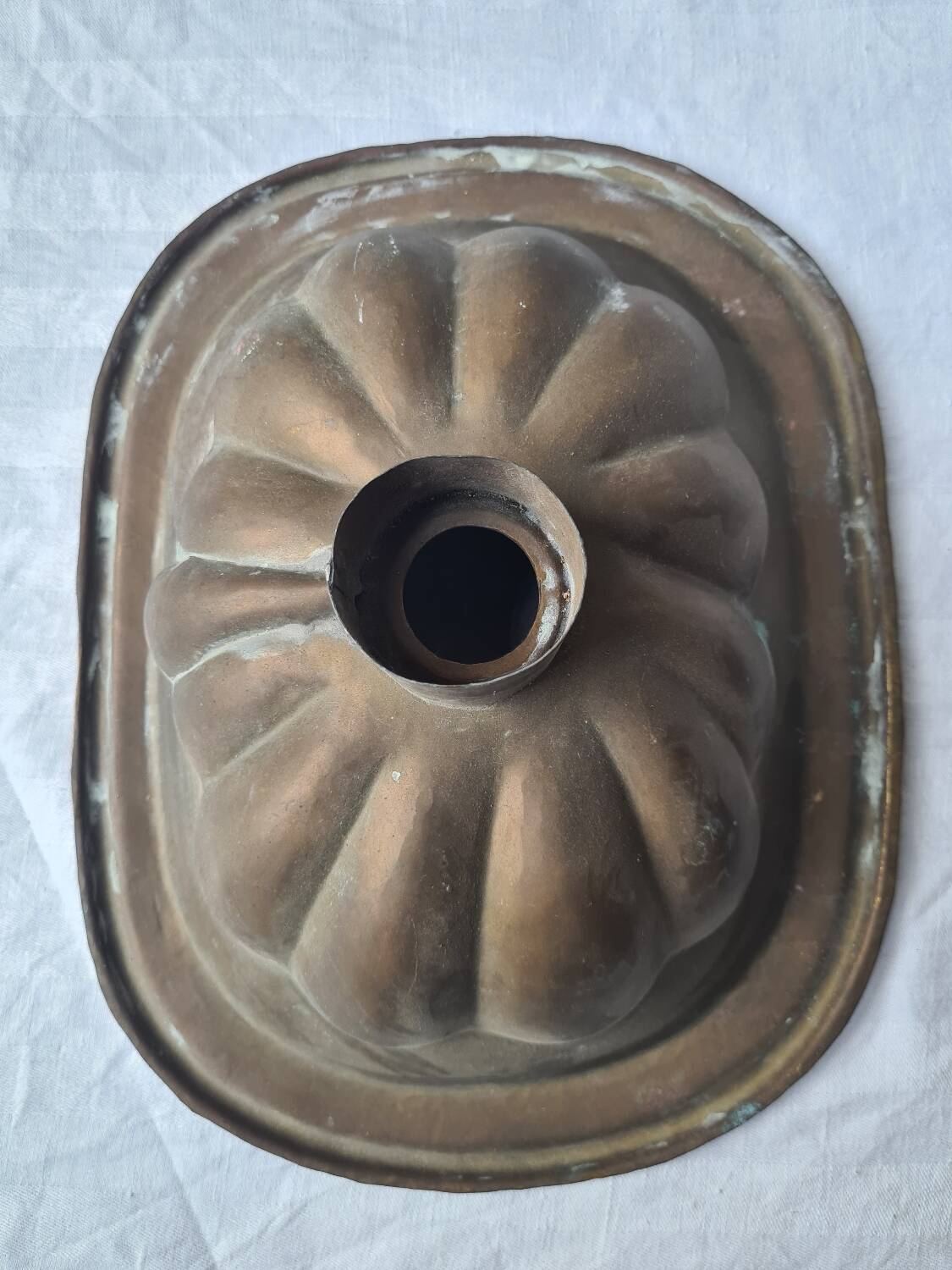 Basin, hammered copper shell hand basin