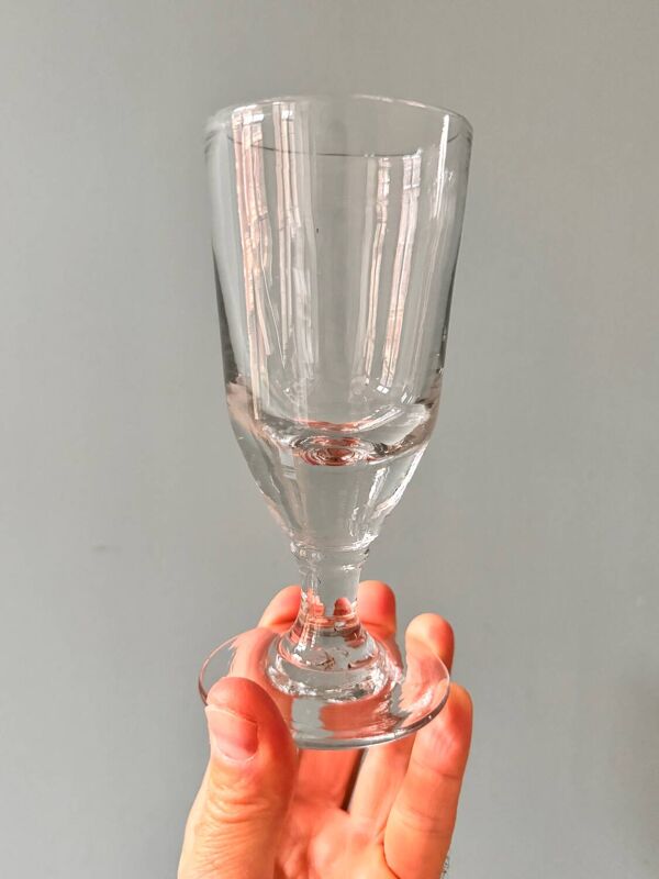 Série de 6 verres à pied anciens dépareillés