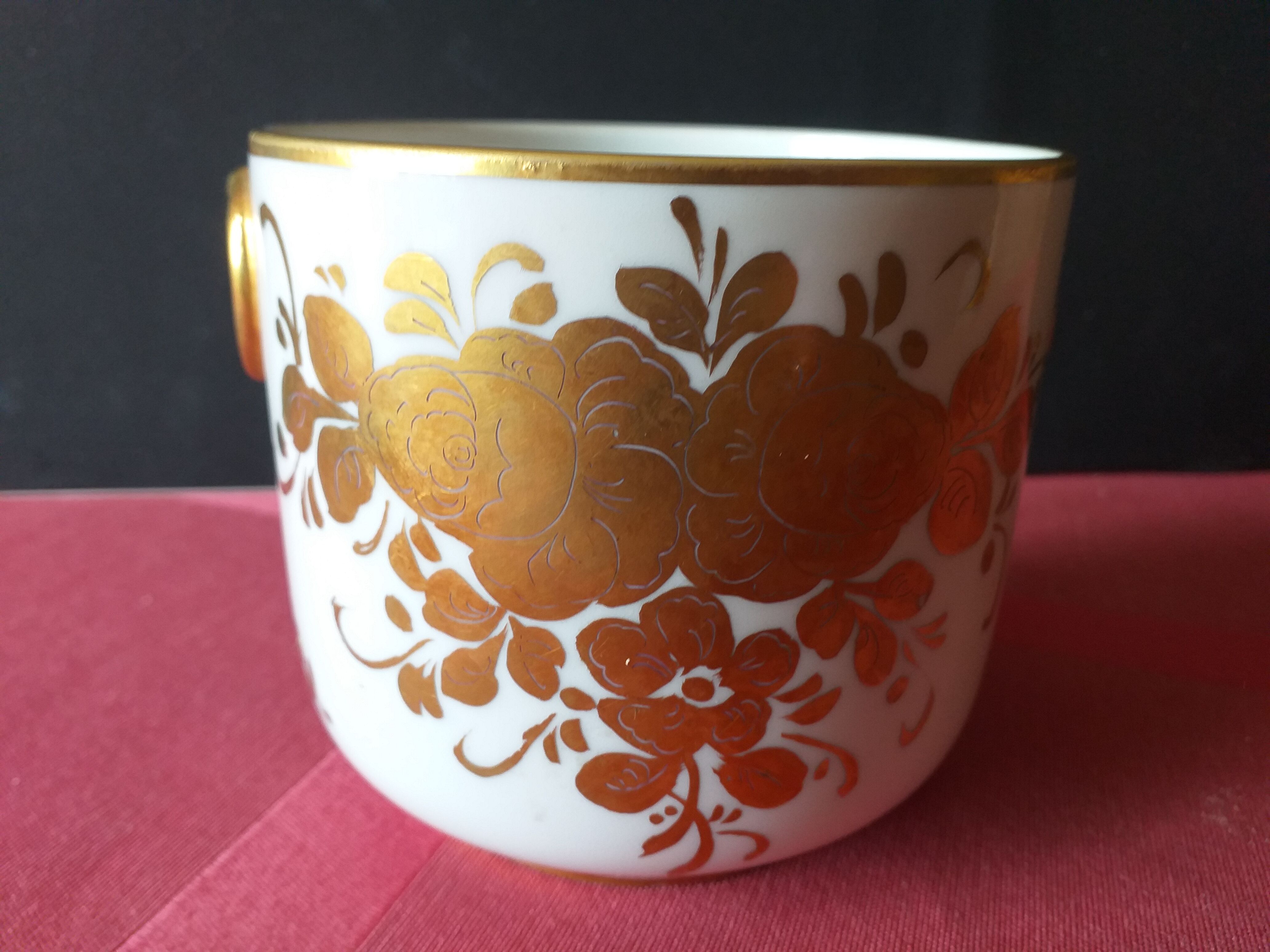 Porcelain planter decorates Paris polychrome flowers or Mehun Albert Pillivuyt