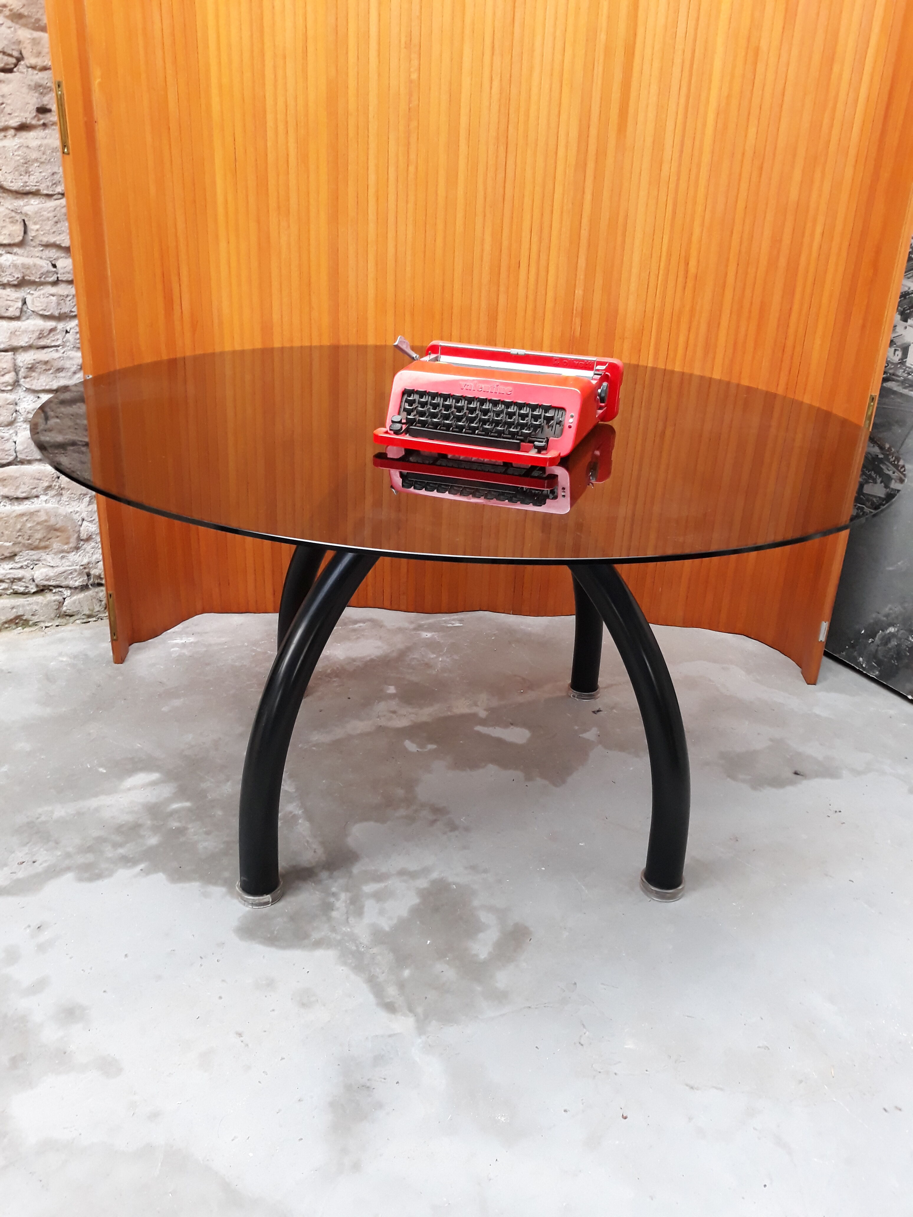 Spyder dinning table by Ettore Sottsass for Knoll