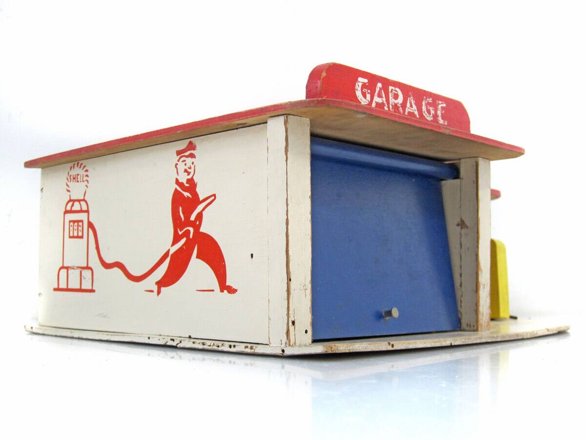 Rare fifties vintage toy garage with De Stijl colours