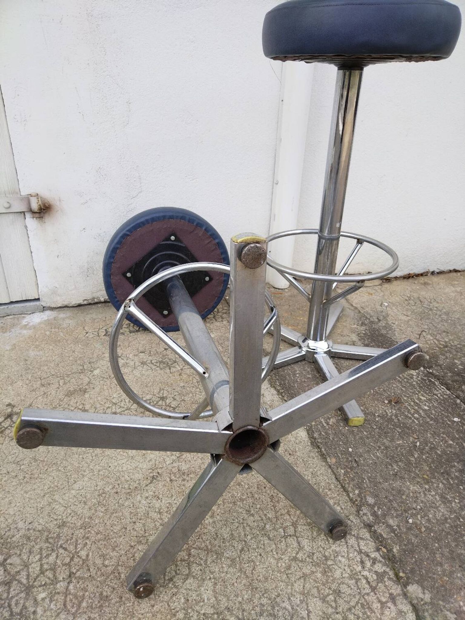 Bar stool design
