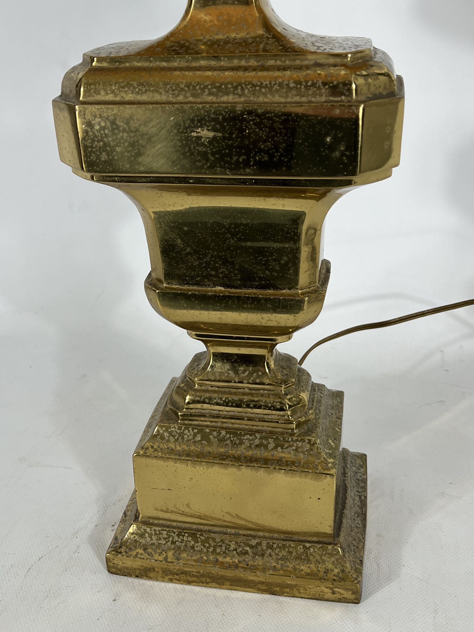 Lampe de table italienne en laiton massif des années 50