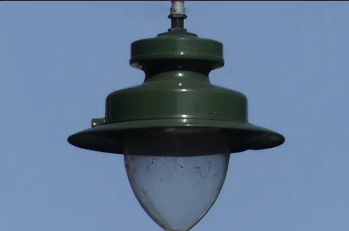 Set of 7 authentic schreder albany maxi light fixtures.