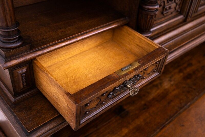 Bureau de style Renaissance antique, France, vers 1880.
