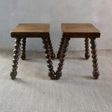 Paire de tabourets en bois massifs, pieds sculptés