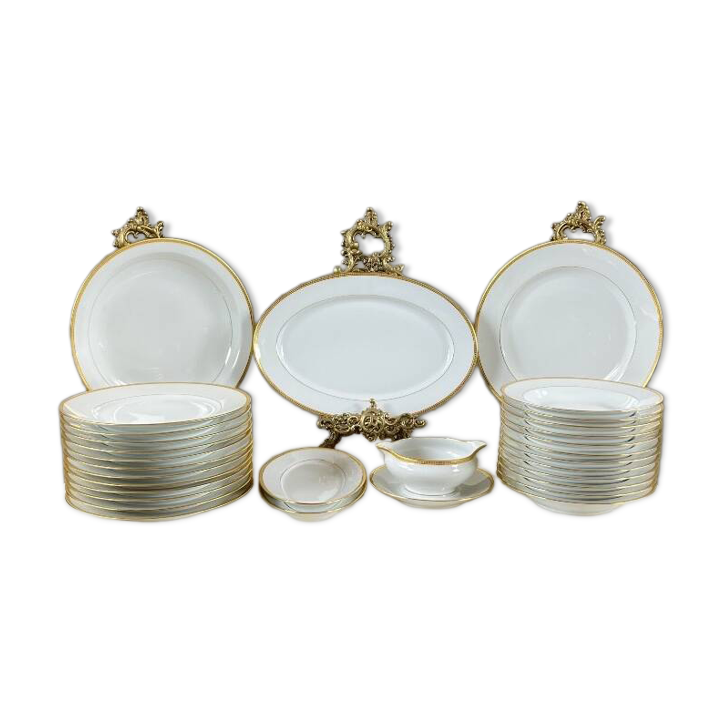 Limoges porcelain table service Jammey-Seignolles, Montreuil model, 30 pieces.