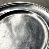 Round silver-plated metal dish monogrammed "MR"