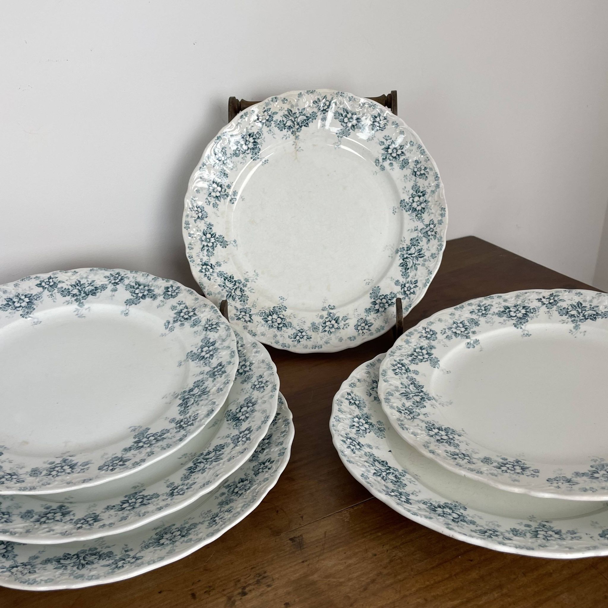 Ensemble de 6 assiettes plates en faïence de Maastricht modèle Clara
