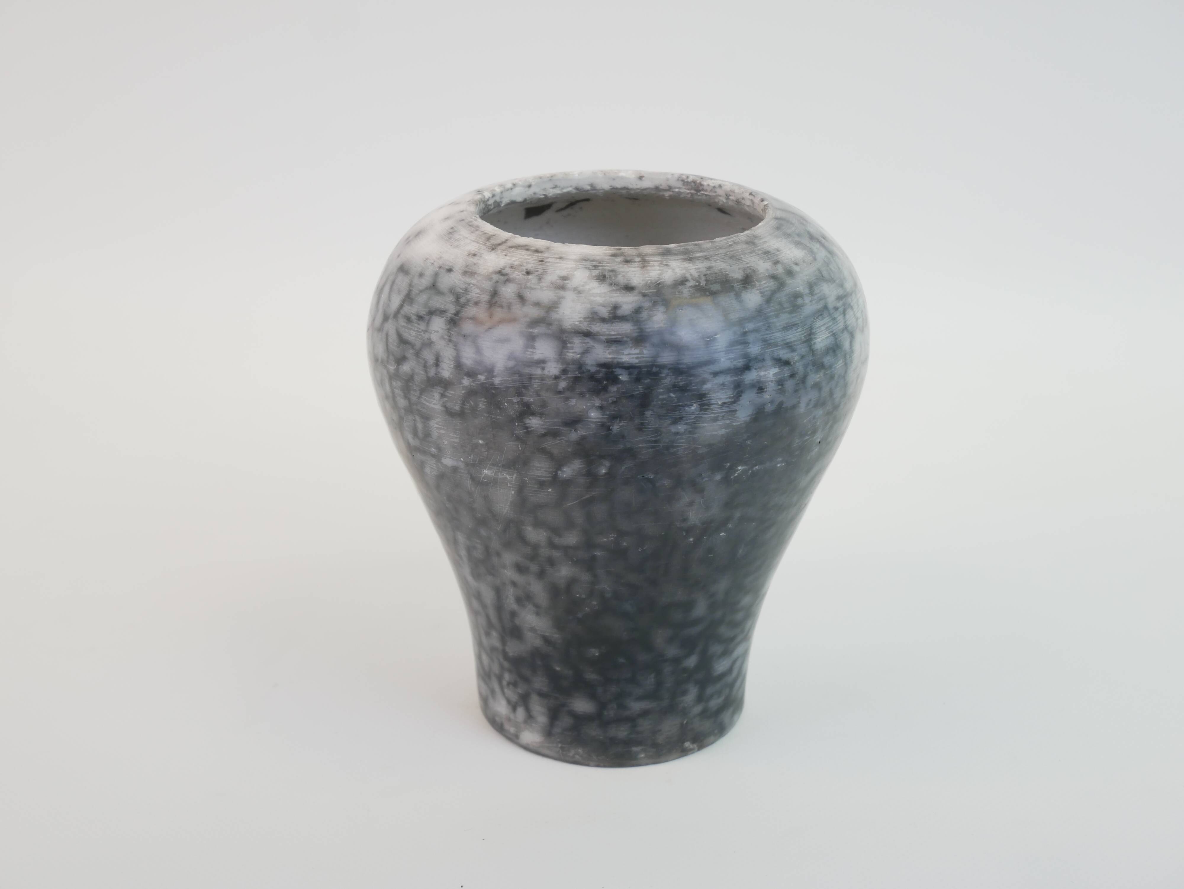 Vase en céramique gris et blanc