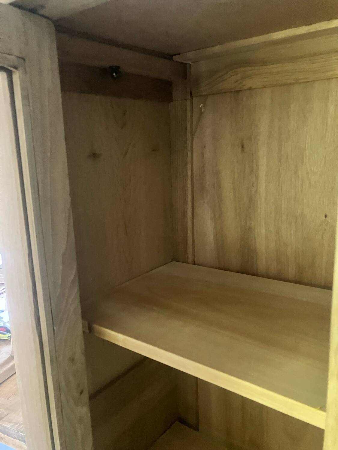 Glass-fronted dresser