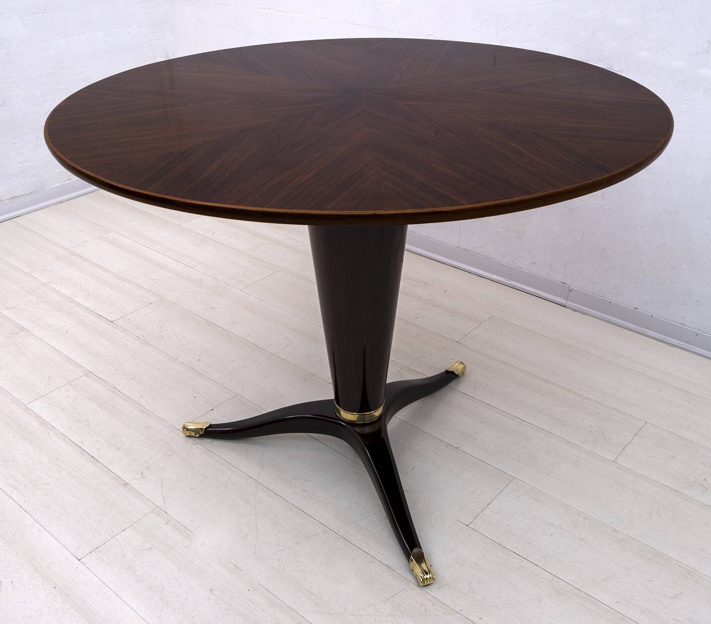 Attributed to Paolo Buffa Mid-Century Modern Italian Walnut Round Table, 50