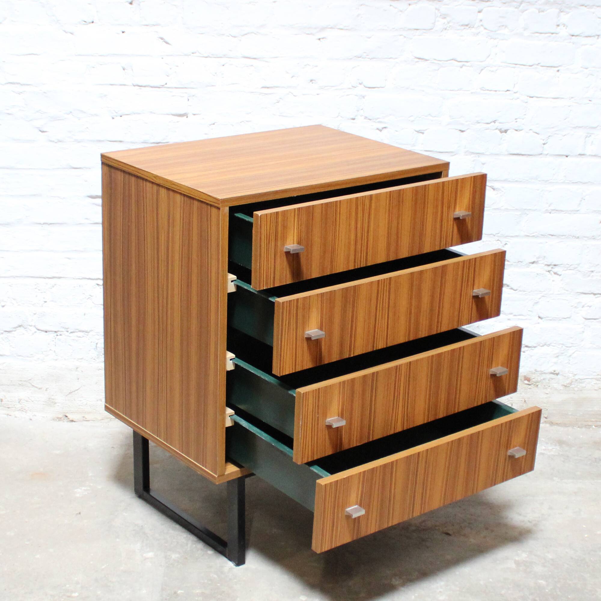 Vintage "664" chest of drawers by Pierre Guariche for Meurop 1965