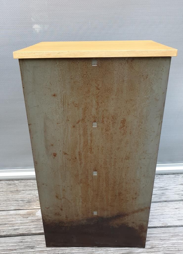 Column 4 grey roneo flappers