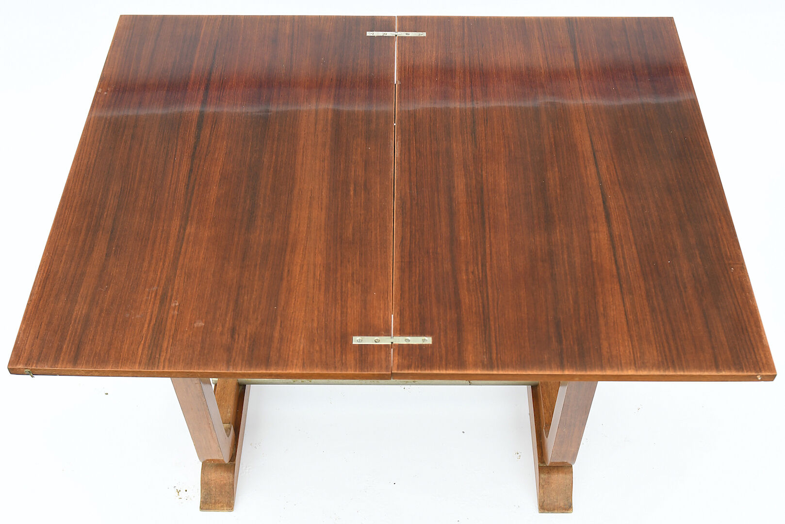 Portfolio table from the 1940s