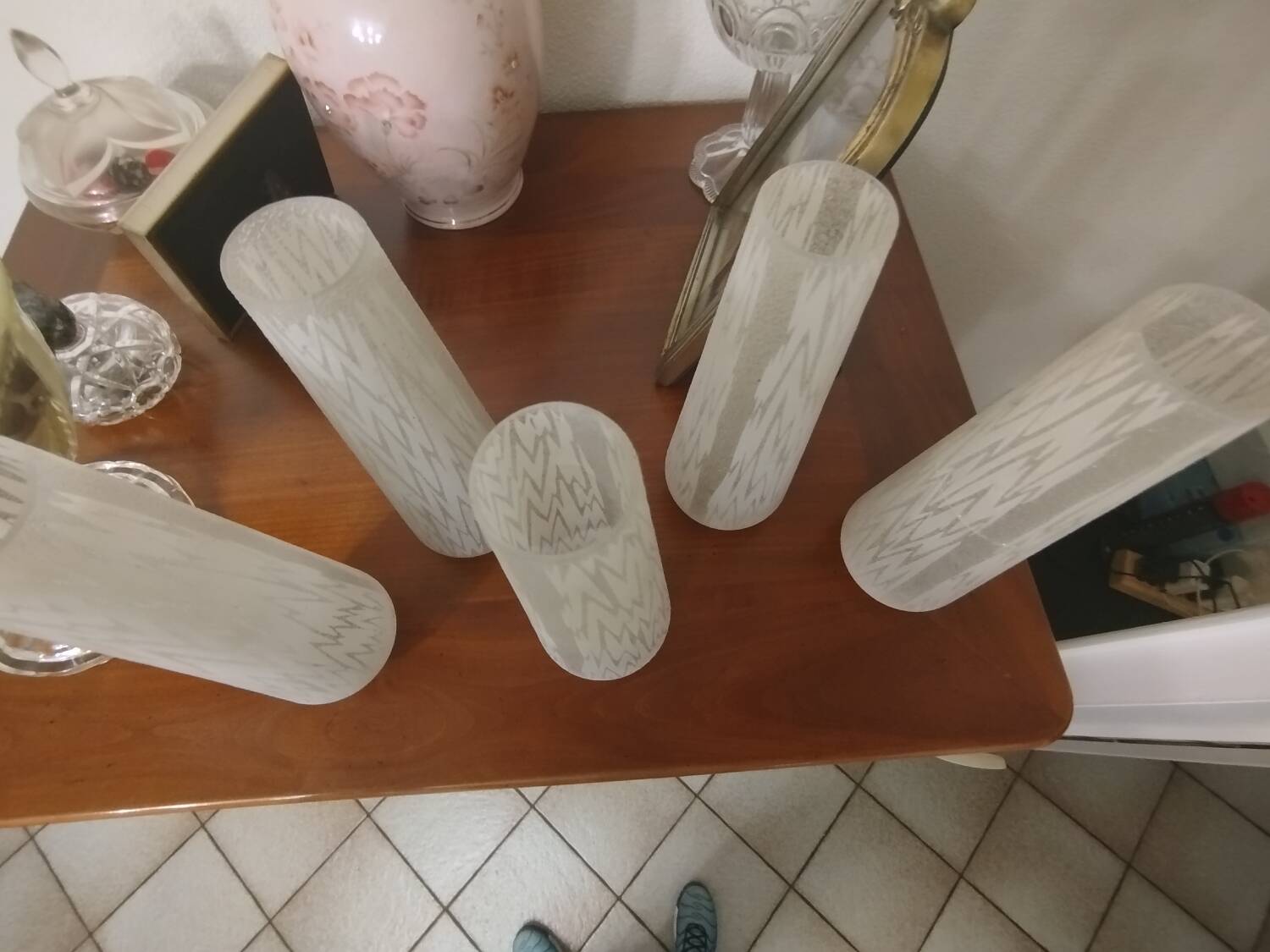 5 tulip-shaped lamps in Art Deco atomic style