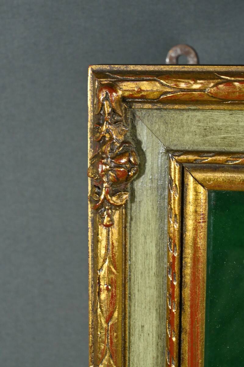 Vitrine Murale en Bois Doré – Milieu XXe