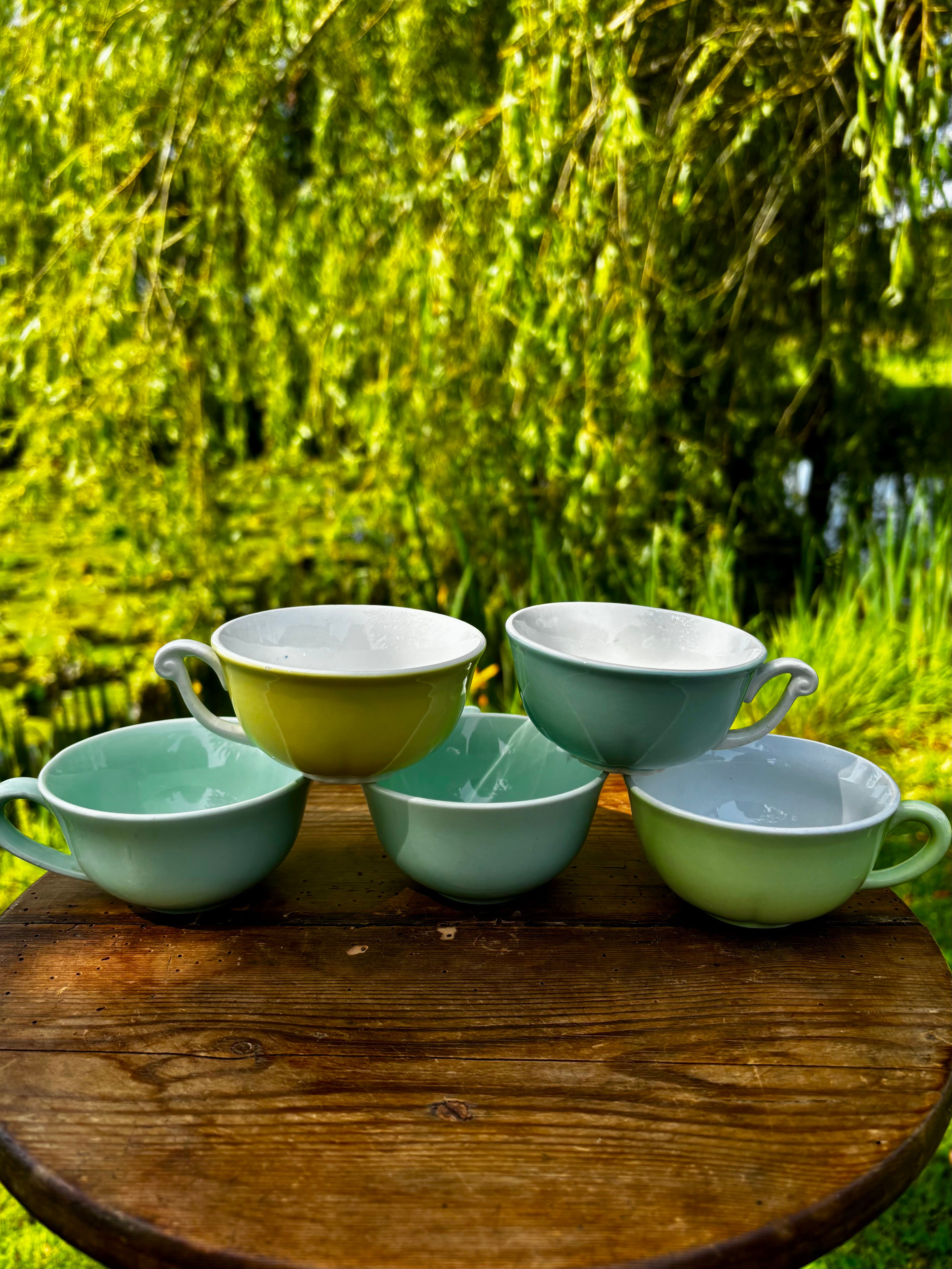 Set of 5 mismatched vintage pastel-coloured cups.