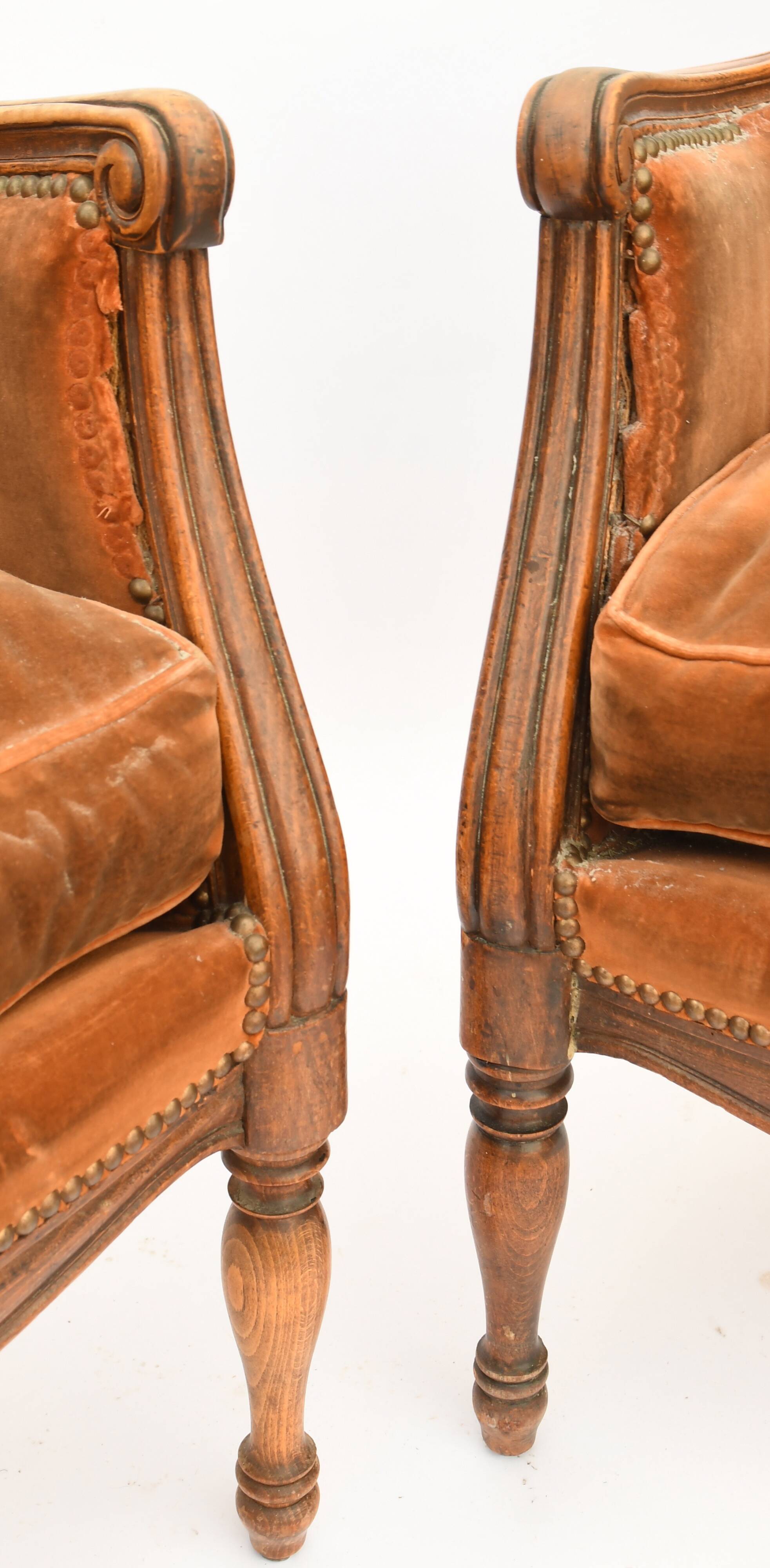 Paire de fauteuils bergère de style Louis XV