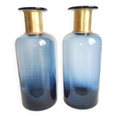 2 vases bouteilles en verre bleu et col doré hauteur 30 cm
