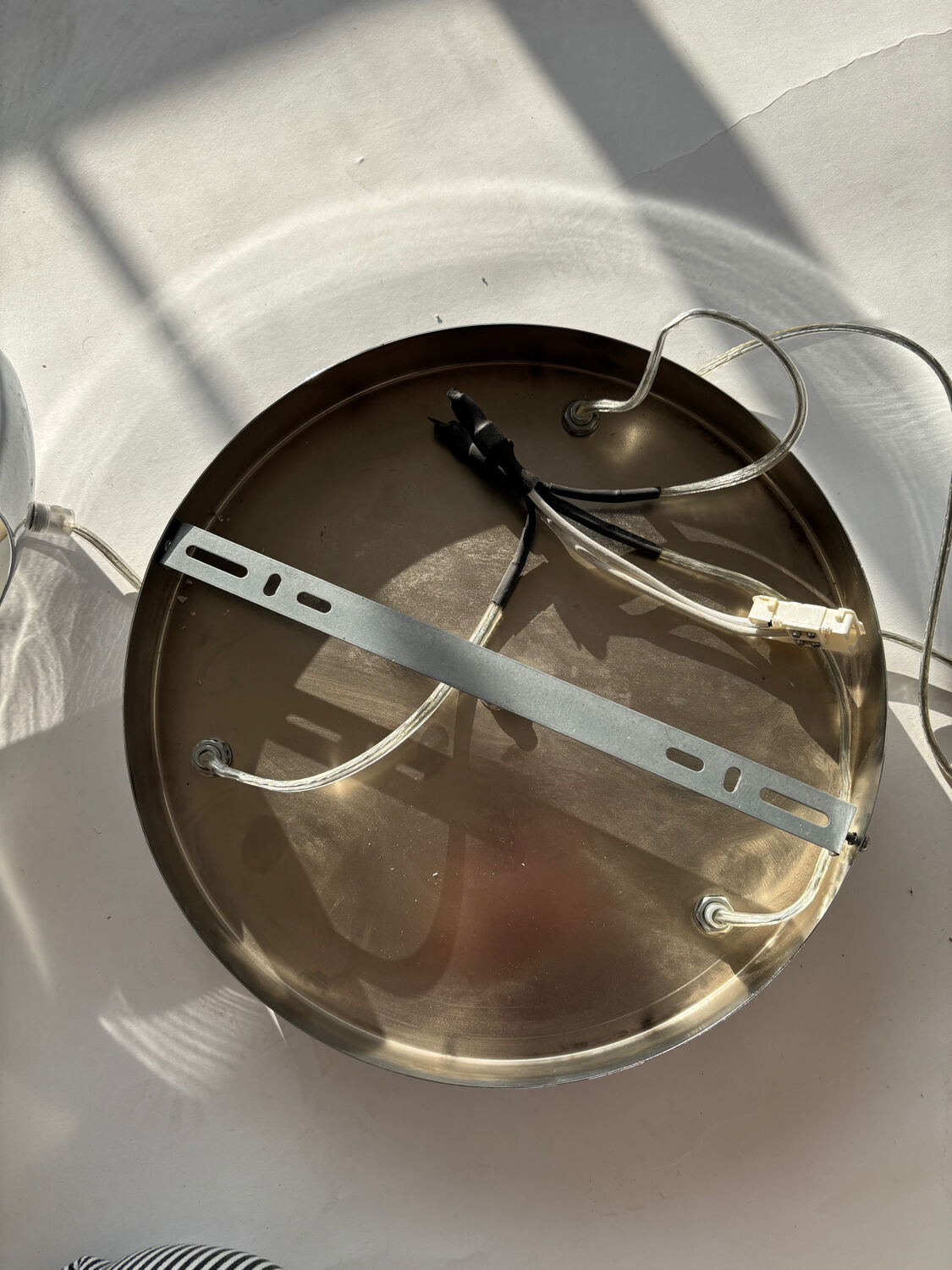 Suspension chrome metal eyeball