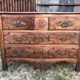 Commode Louis XV d’époque en noyer massif.
