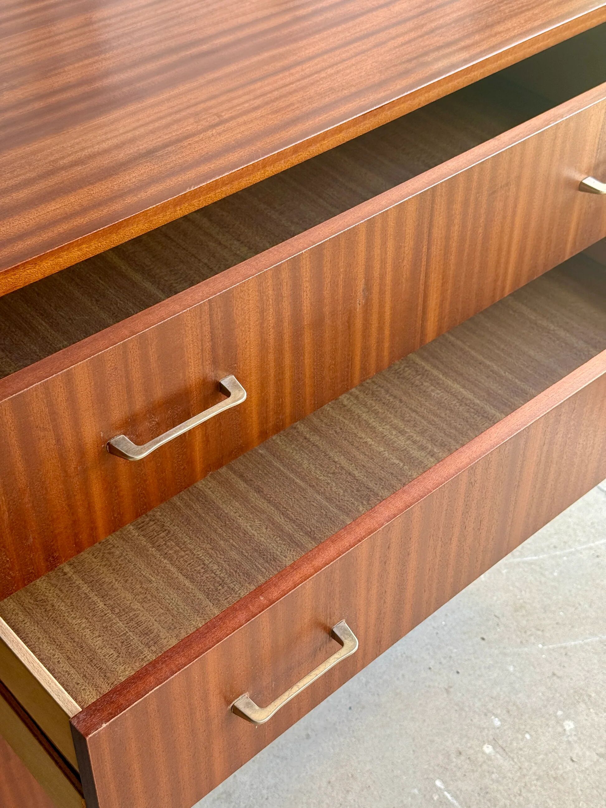 Mid-century commode style