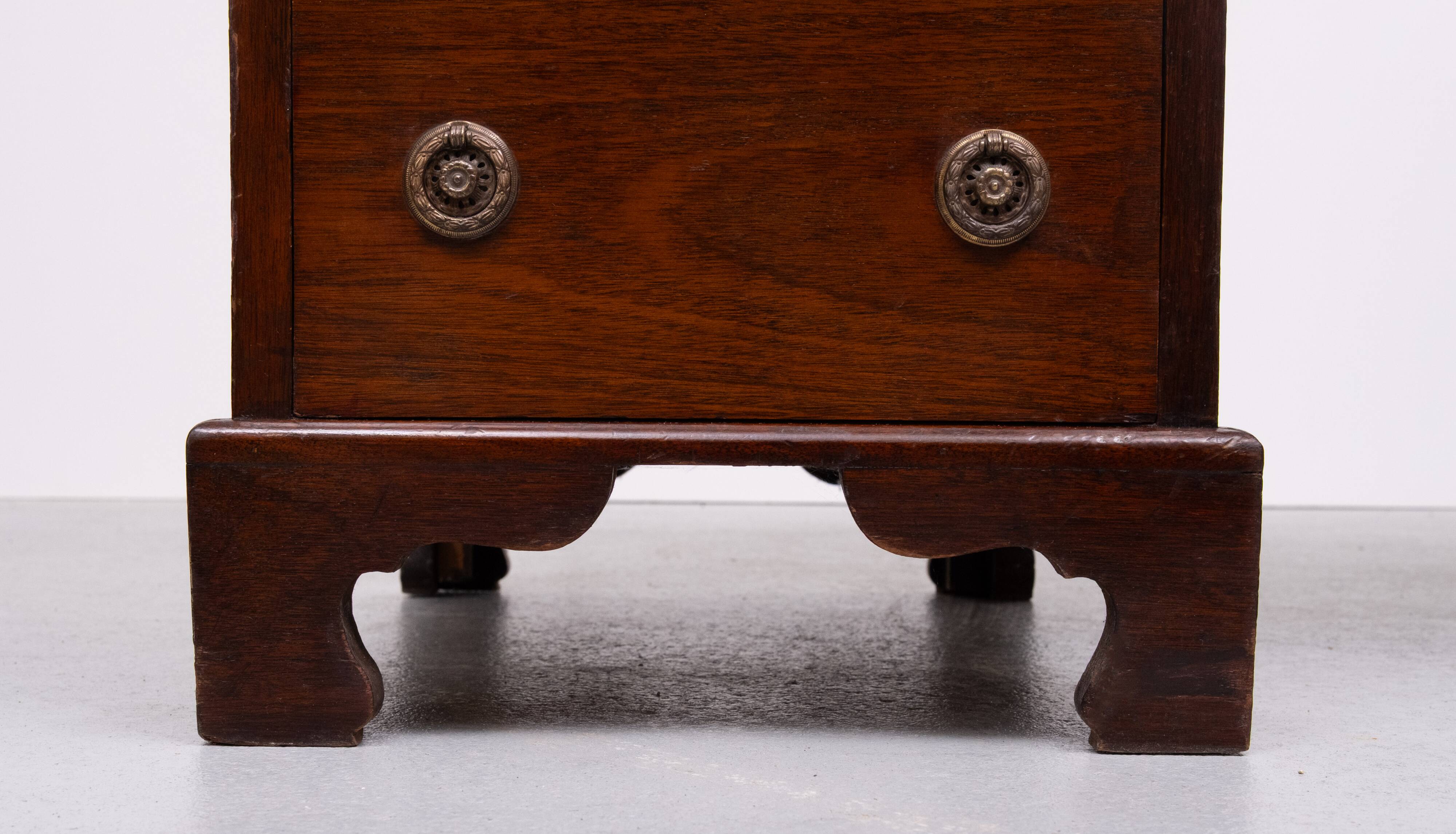 Antique English Mahogany pedestal Desk 1850s