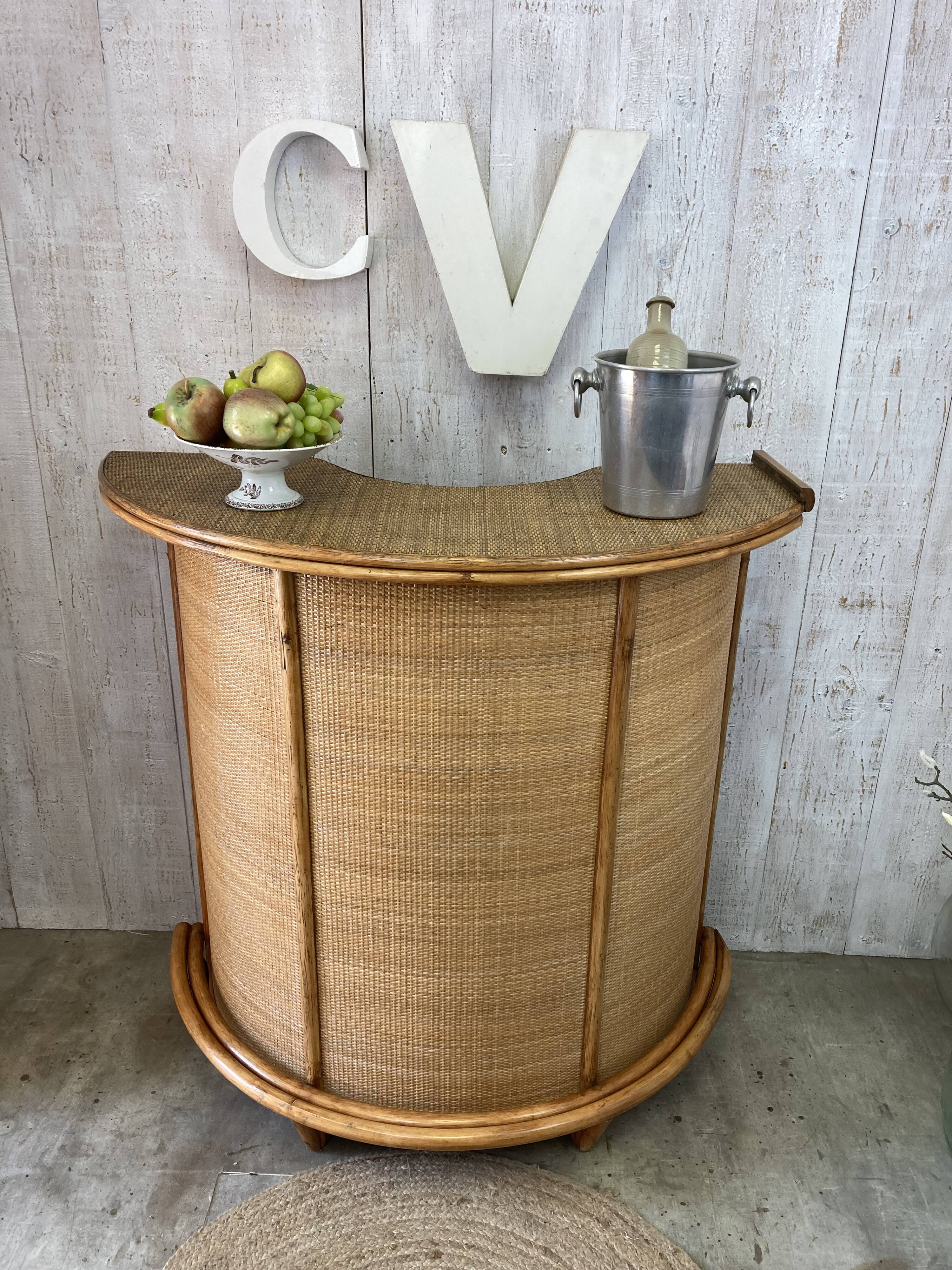 Vintage rattan bar
