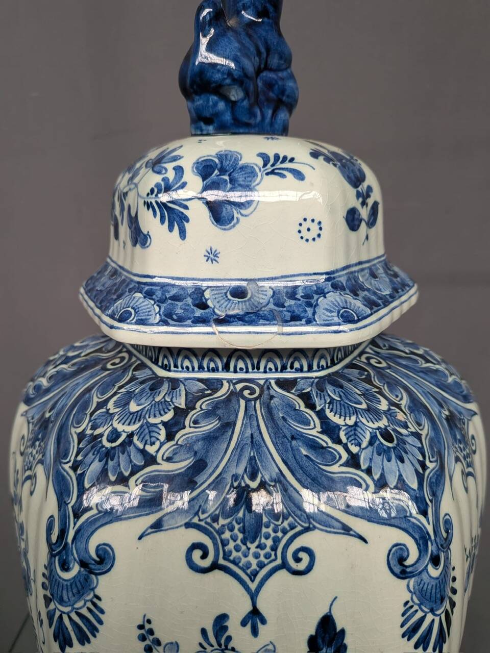 Royal Delft vase. Hand-painted.