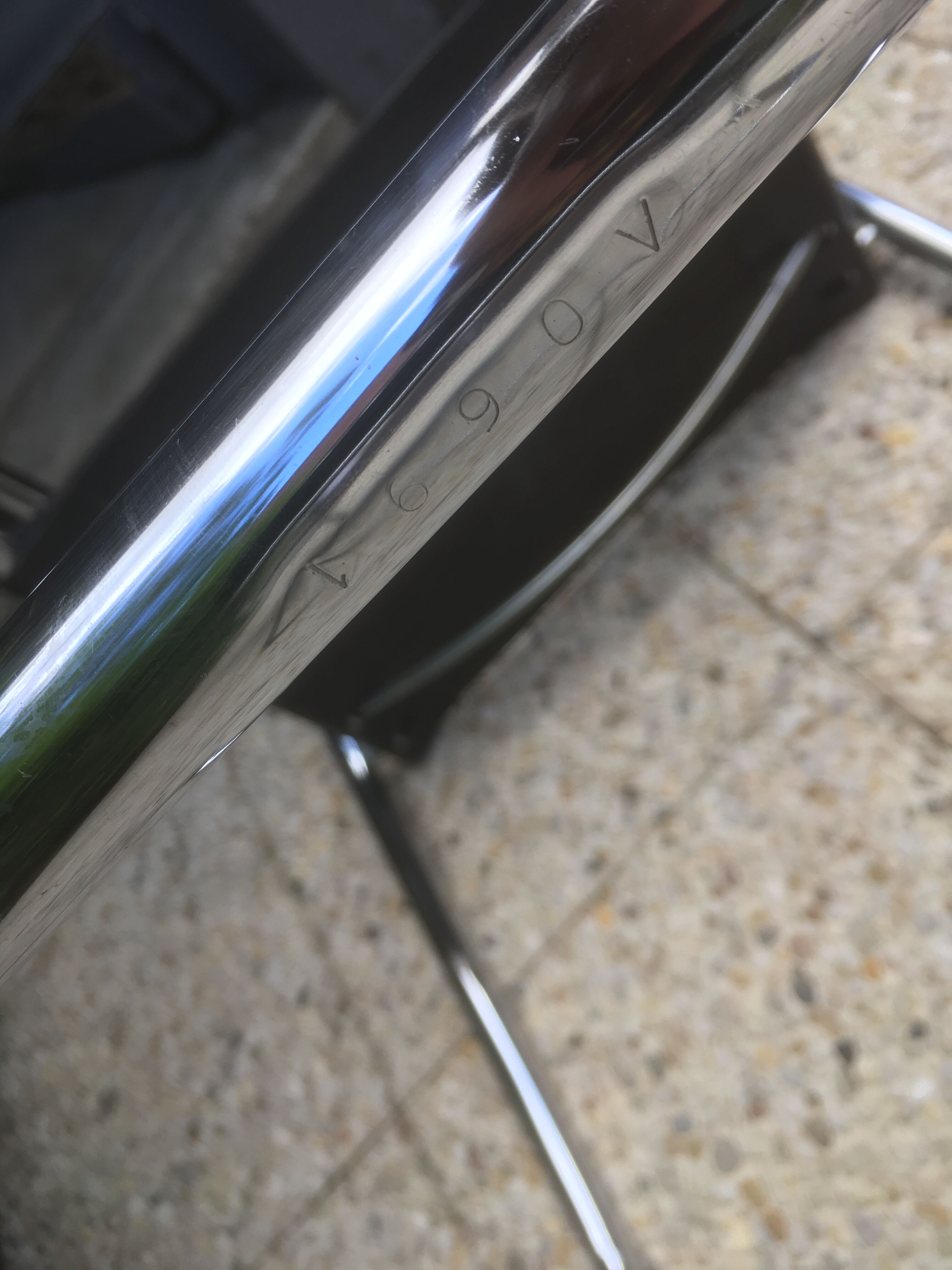 Pair of armchairs design Mateo Grassi