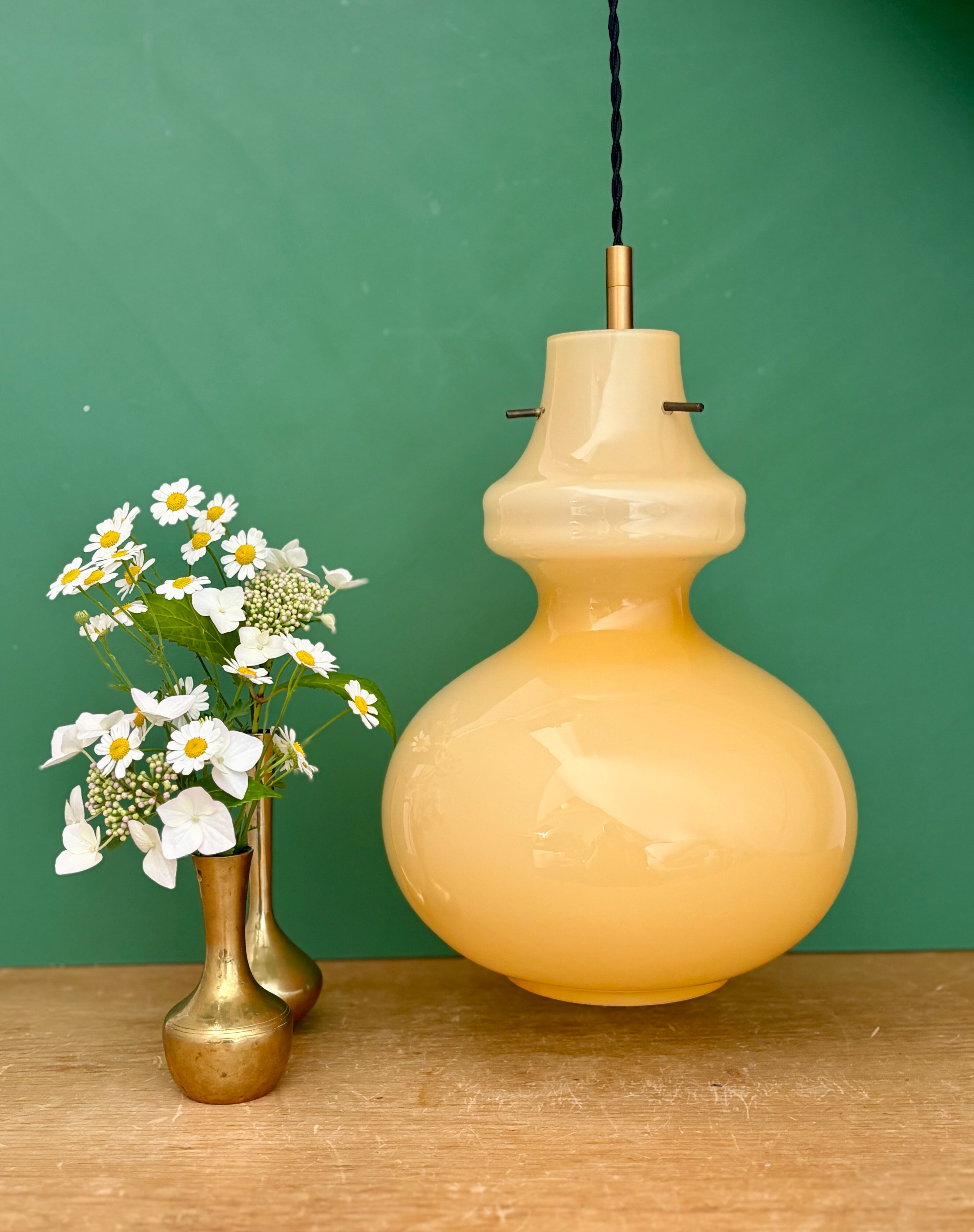 Suspension globe vintage en opaline jaune