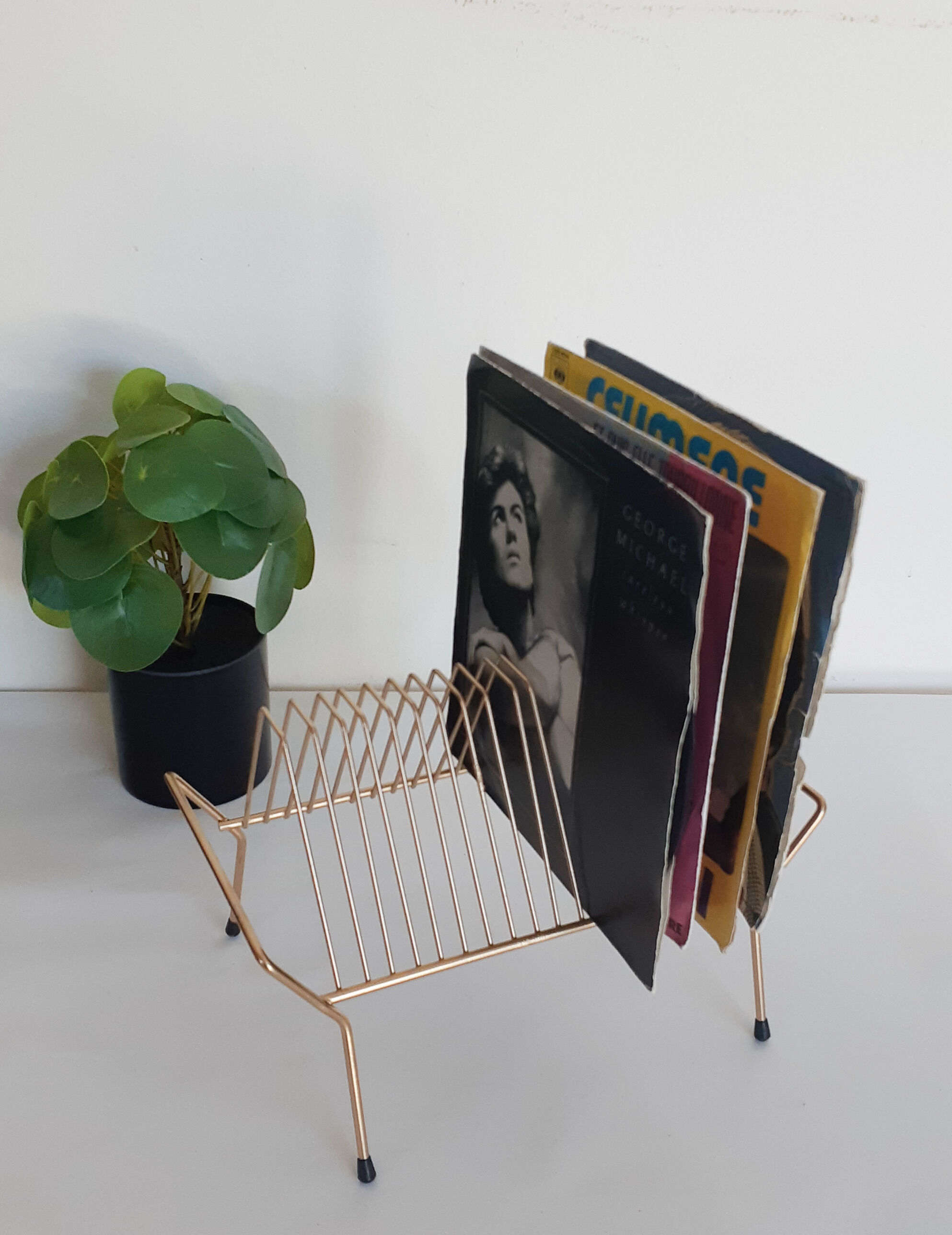 45 rpm vinyl record holder