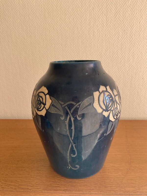 Vase art déco en fonte émaillée decor incisé