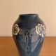Vase art déco en fonte émaillée decor incisé