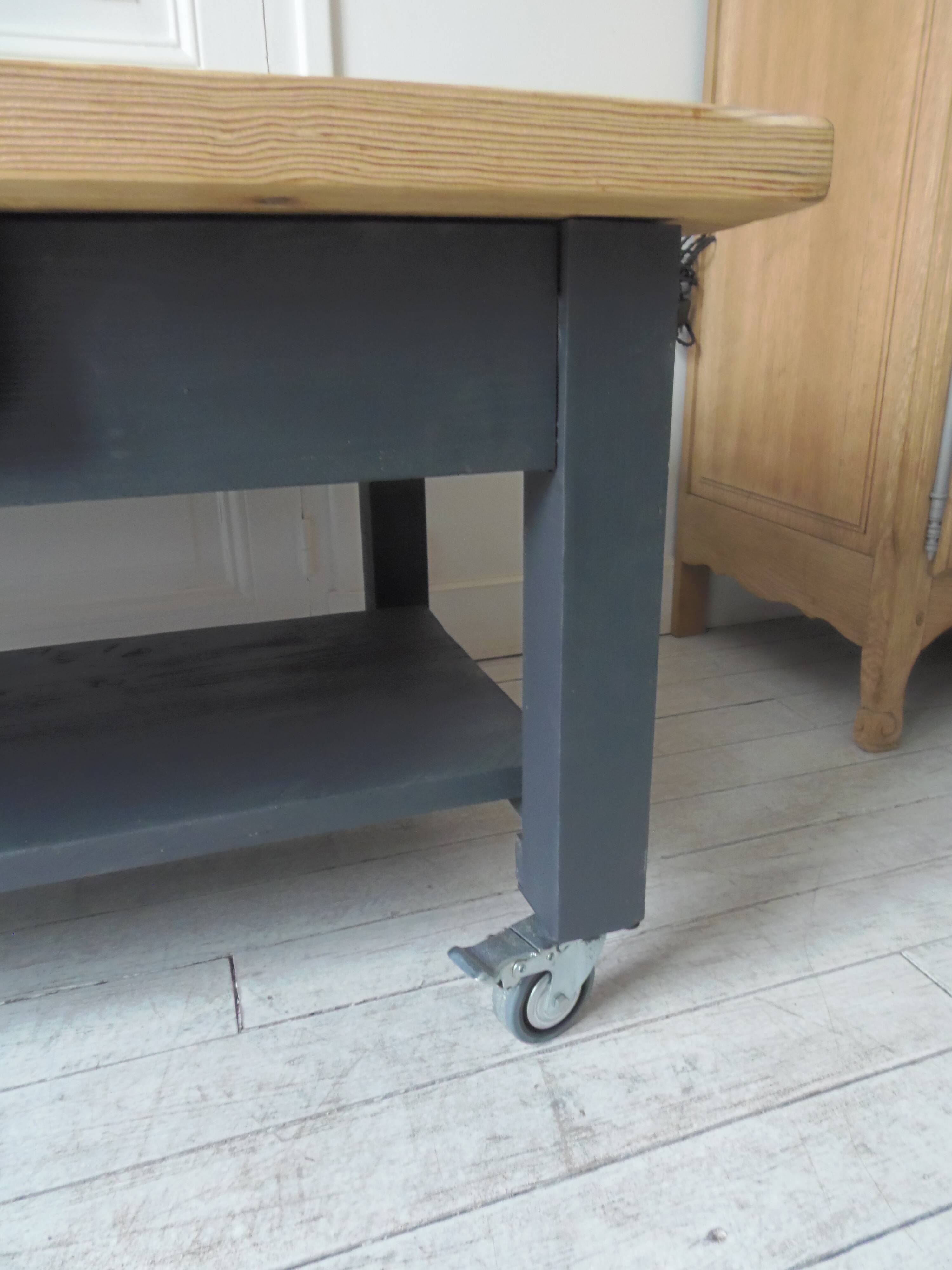 Coffee table on casters, 1 drawer, 1 shelf, re-enchanted in slate gray, wooden top.