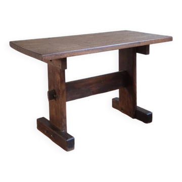 Table basse en chêne massif, entretoise à clés, années 50