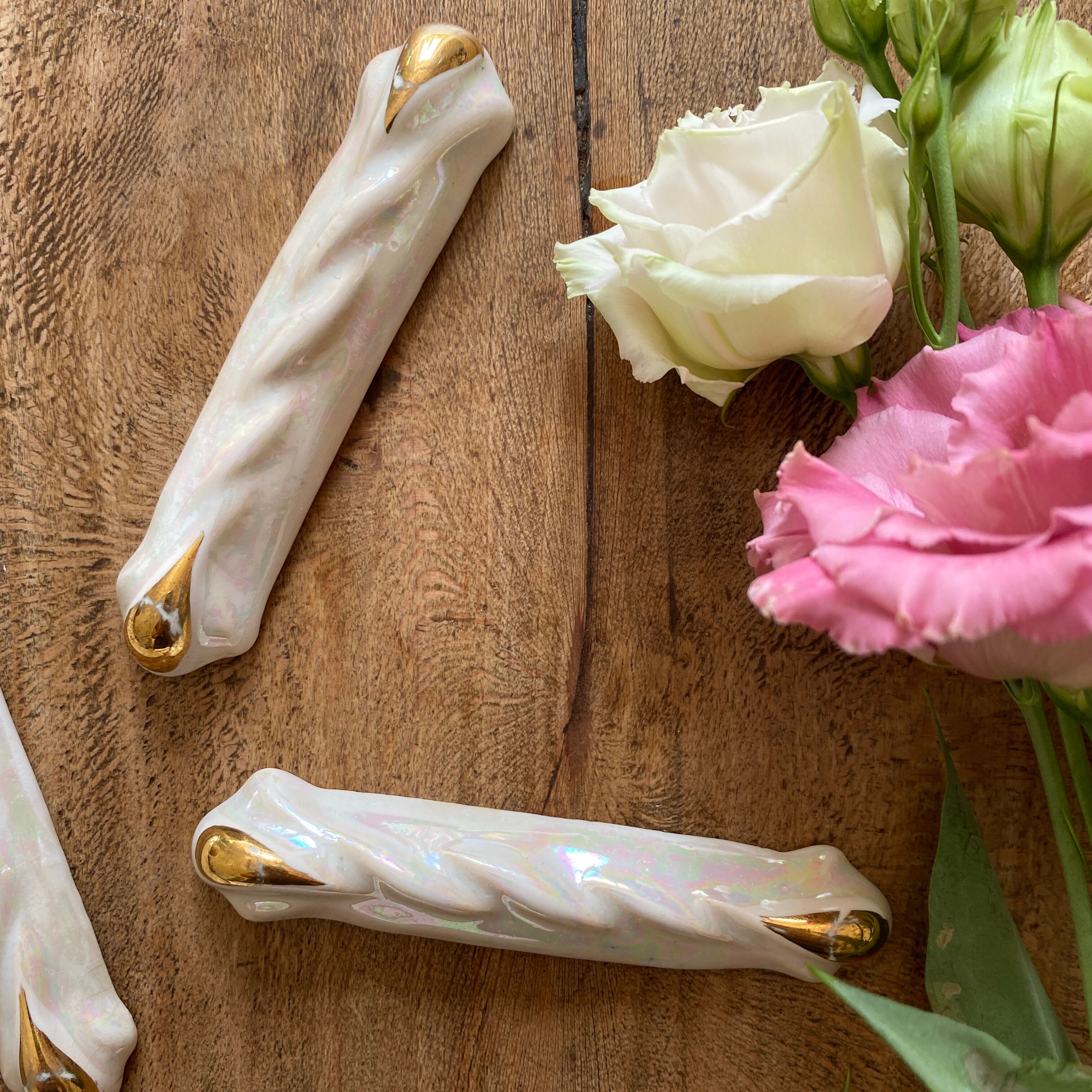 Set of 9 vintage art deco knife holders in pearly and gold ceramic