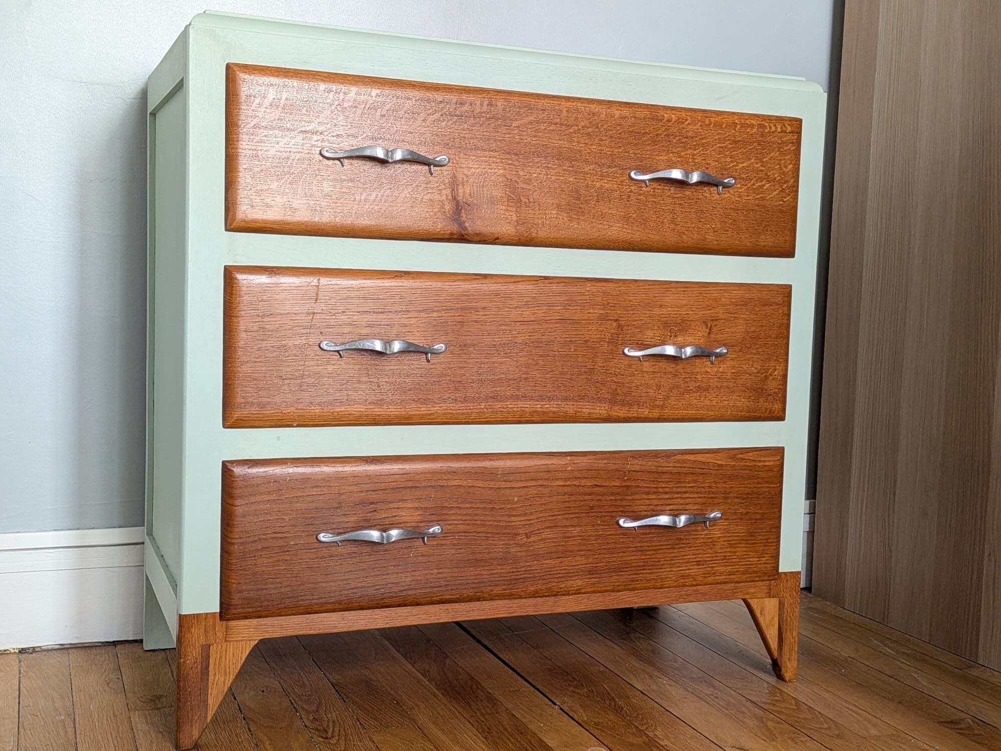 Vintage chest of drawers