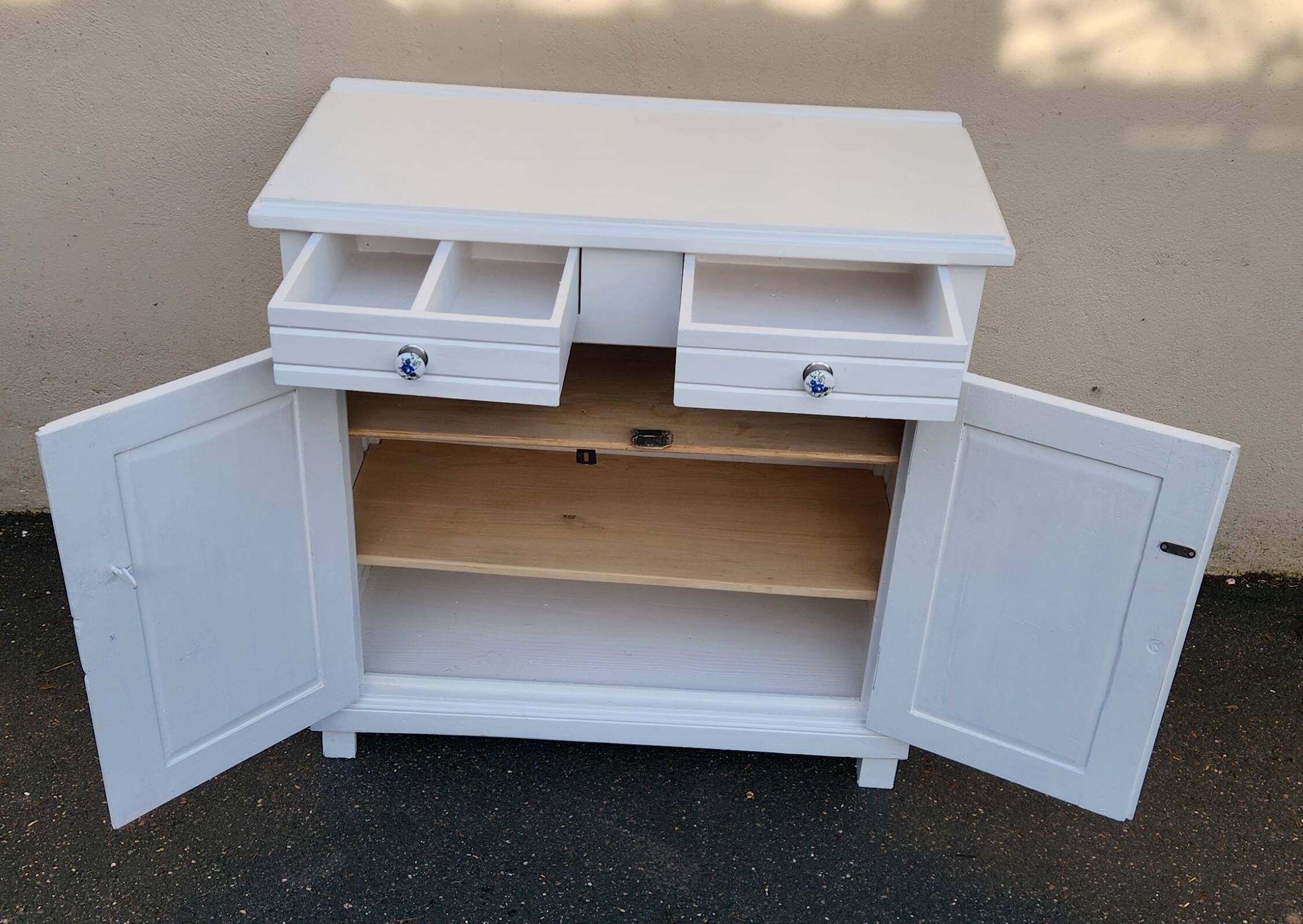 very beautiful white Parisian-style furniture from the 1970s/80s