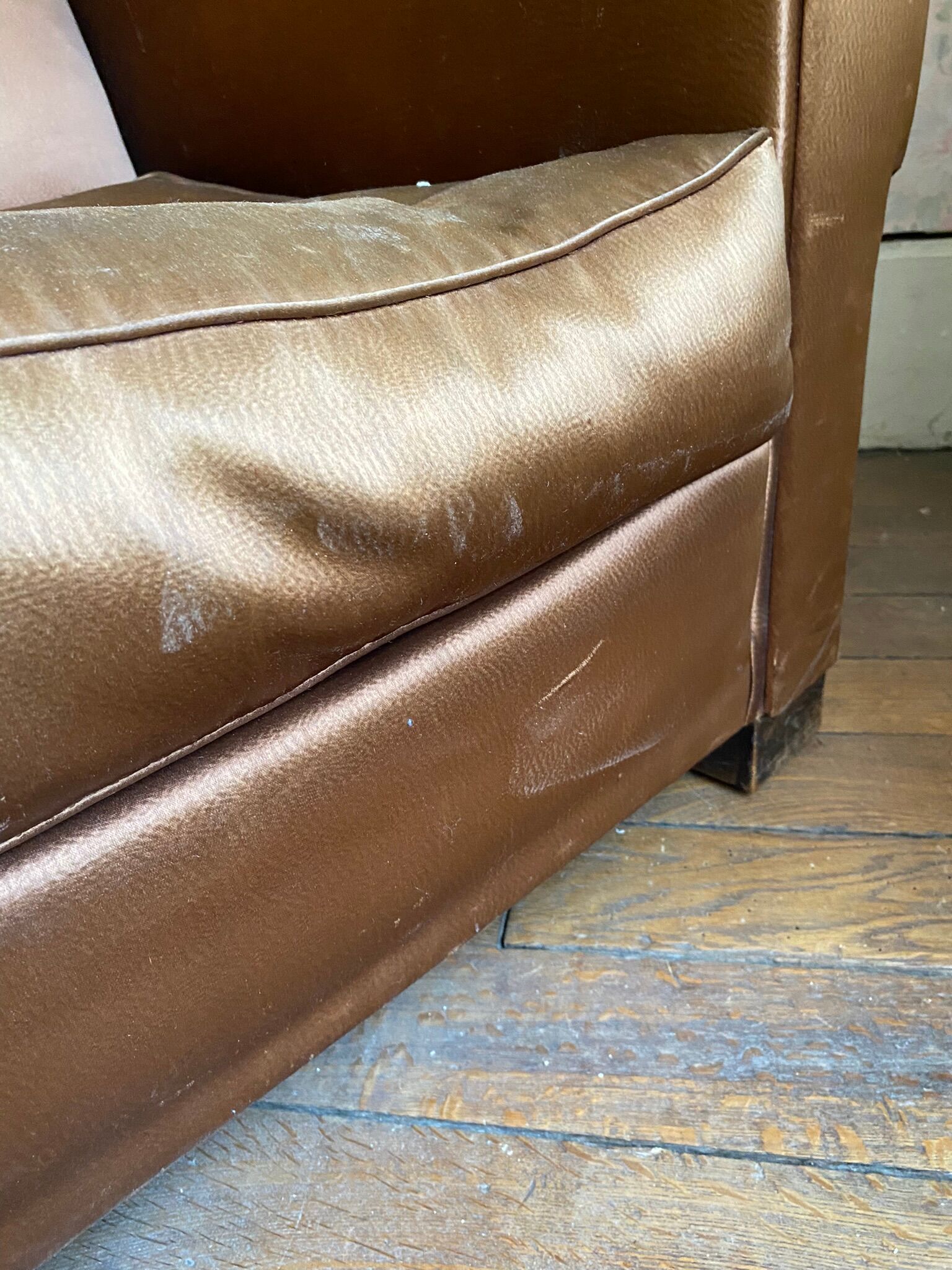 Vintage club armchair in brown fabrics to restore