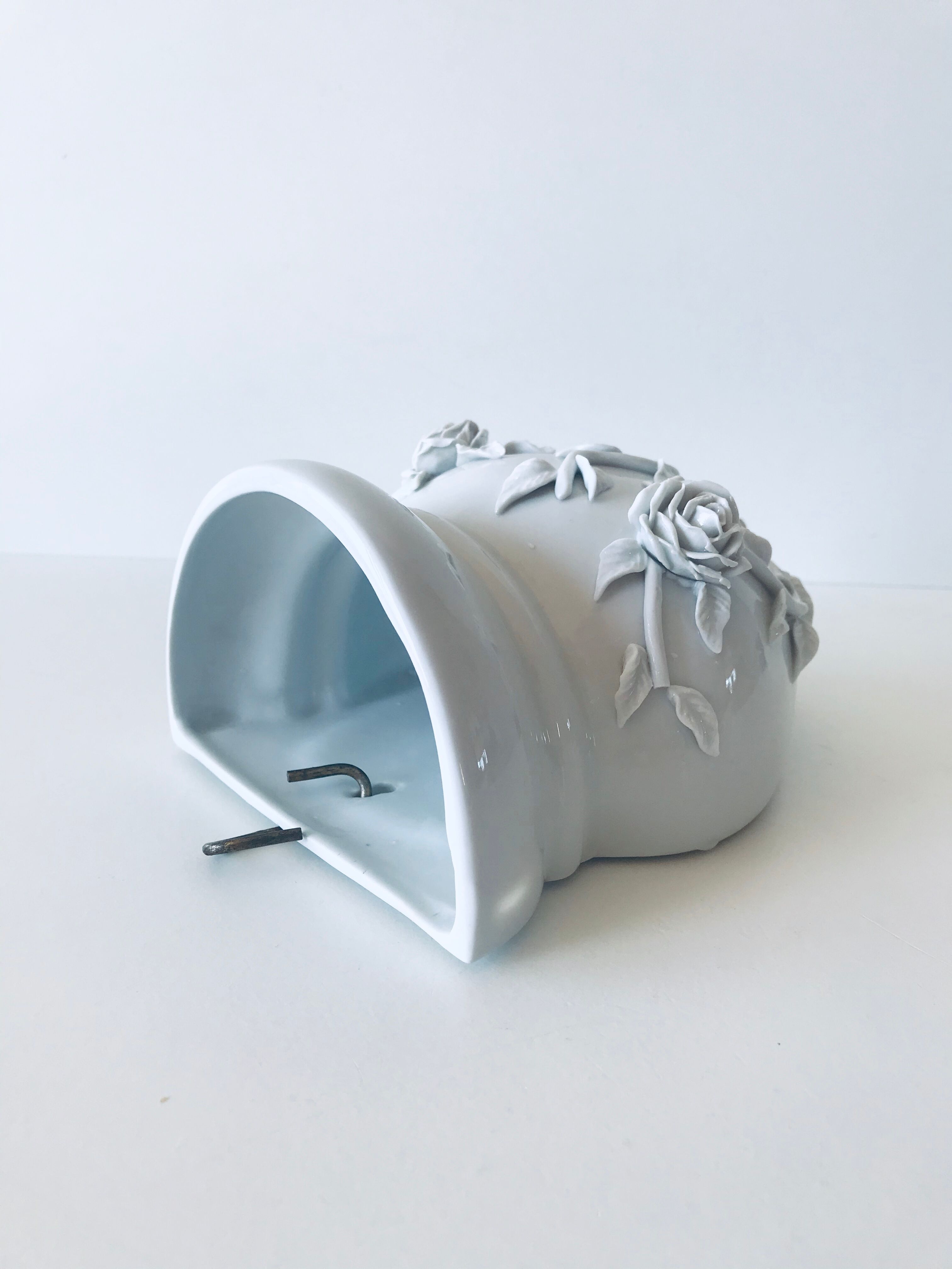 Ex-voto porcelain vase