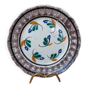 Old plate with brown border and flowers called black bottom