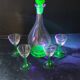 Carafe and its 4 shot glasses, urane uralin