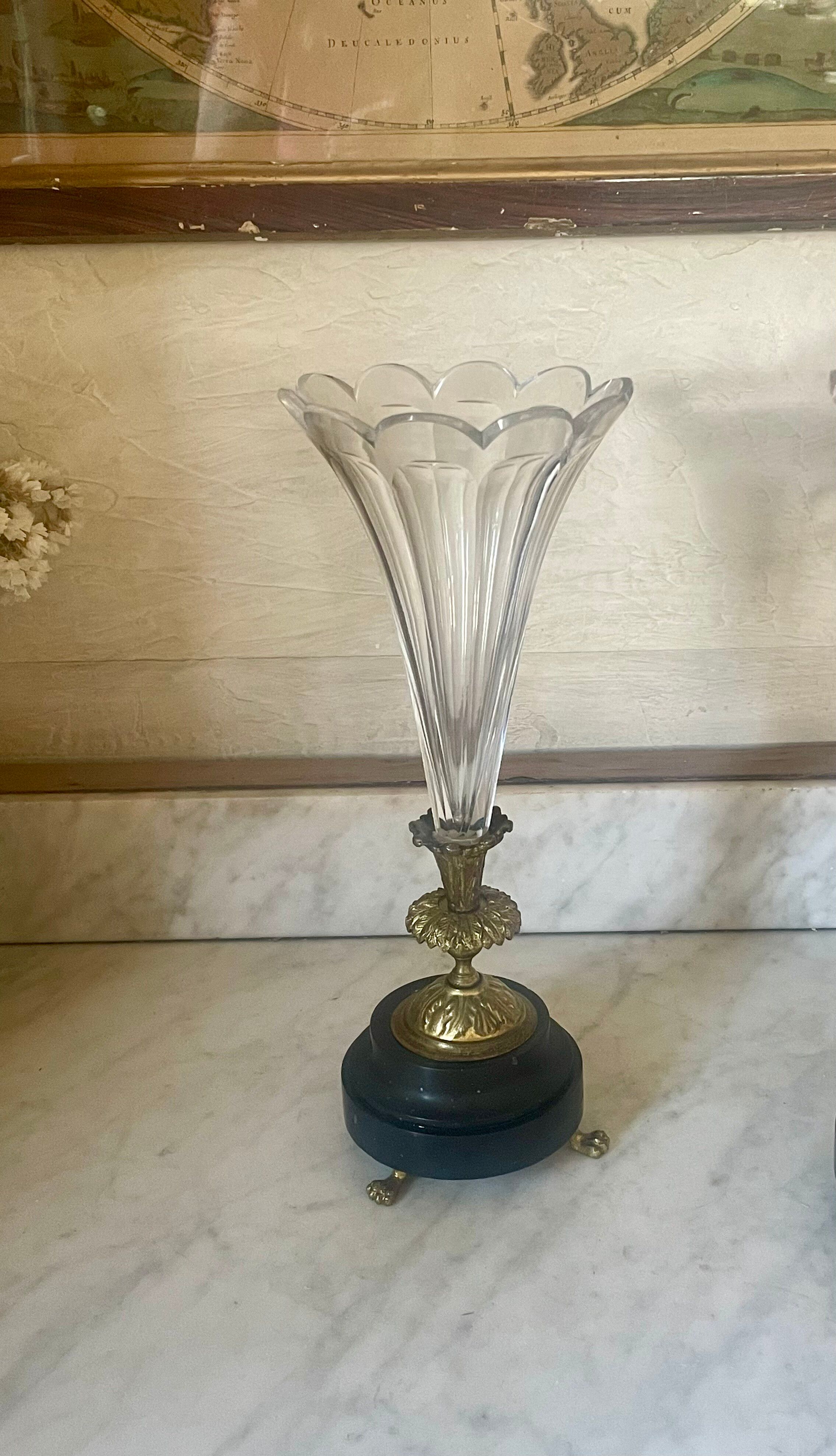 Paire de vases cornets cristal, onyx et bronze