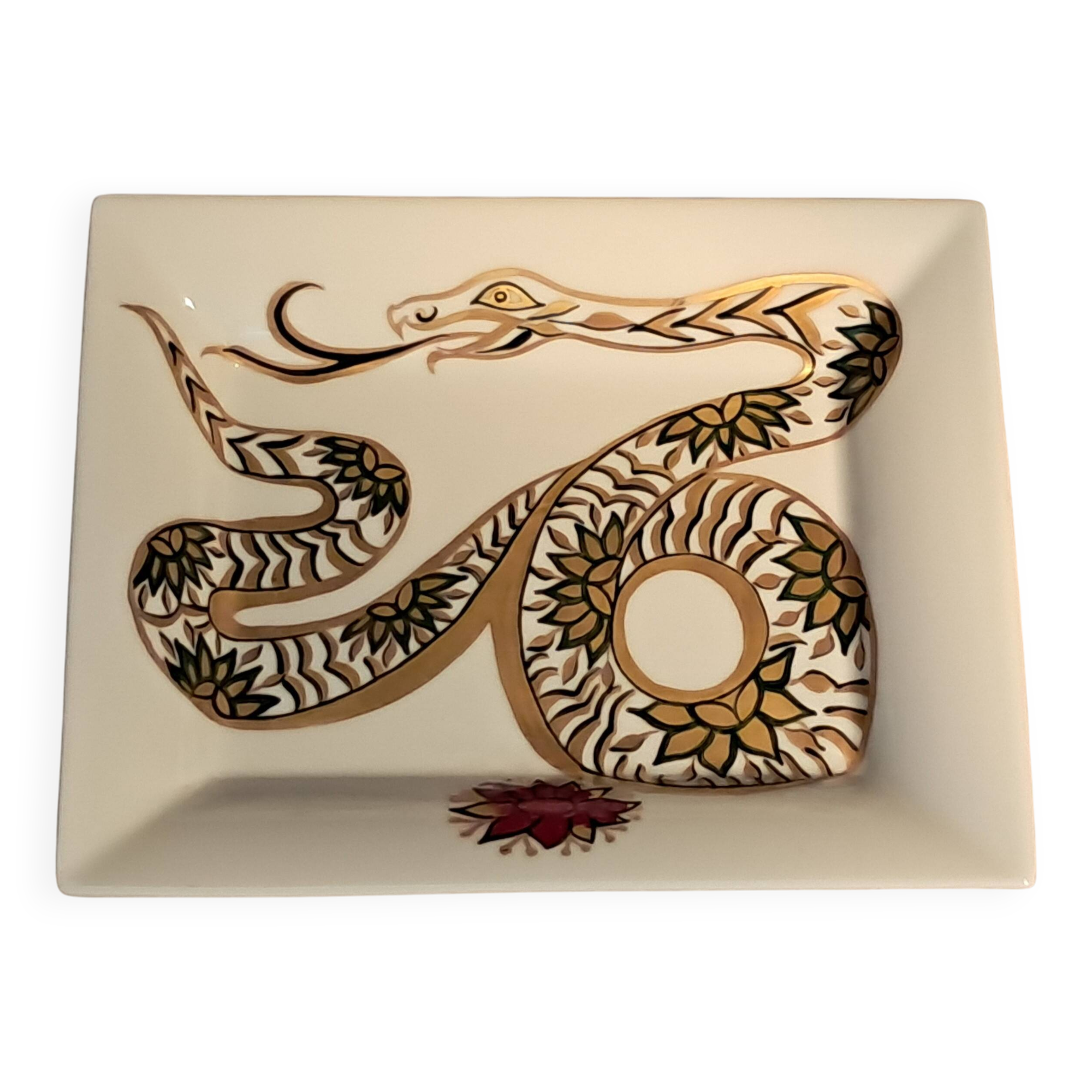 Fine porcelain catchall gilded with gold. Laure Selignac, Paris.