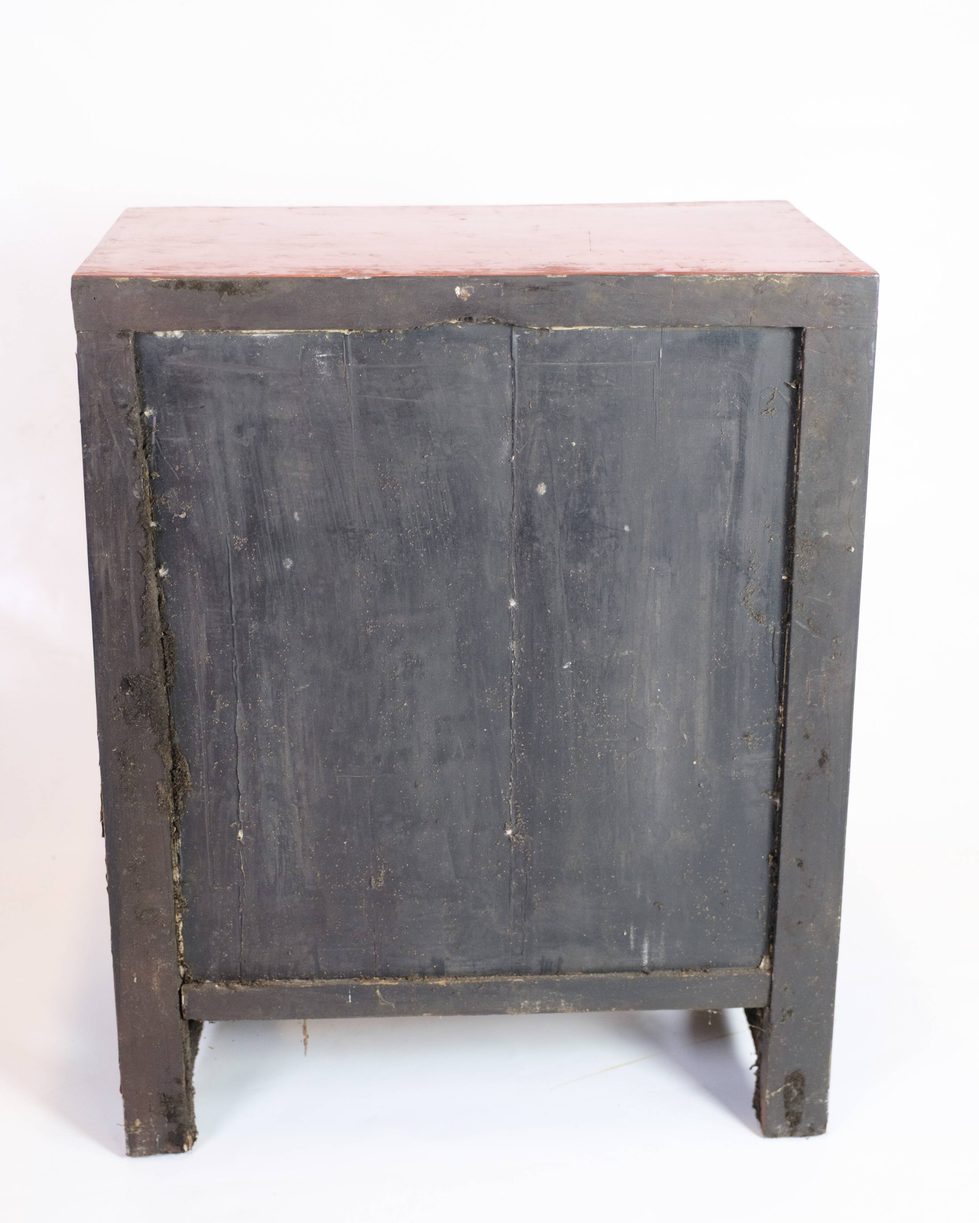 Antique Chinese cabinet - original red painted with patterns - patina - brass fittings - 1920s